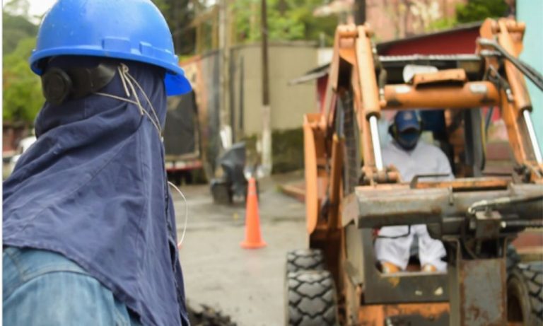 La EAAV, renovó las redes del sistema de alcantarillado en el barrio Colinas