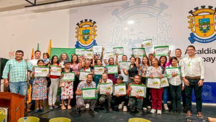 ANT entrega de tierras