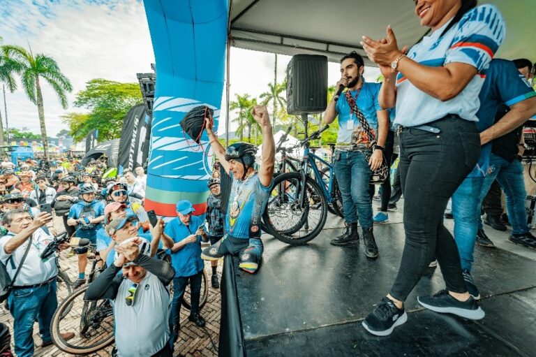 Ciclistas de todas las edades y condiciones completaron la travesía ciclística Bogotá-Villavicencio