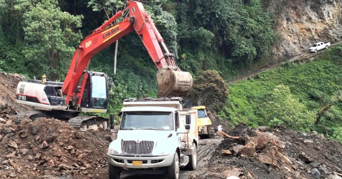 Maquinaria amarilla de la Gobernación del Meta garantiza movilidad en la cordillera