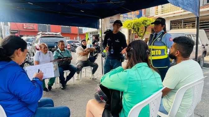 Motociclistas de Villavicencio se capacitan en seguridad vial mediante la estrategia ‘Motodestrezas’ Motodestrezas