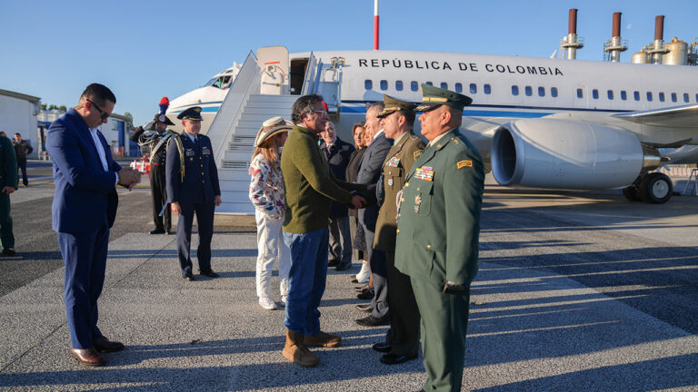 El presidente Petro llegó a Roma, a la entronización del Papa León XIV