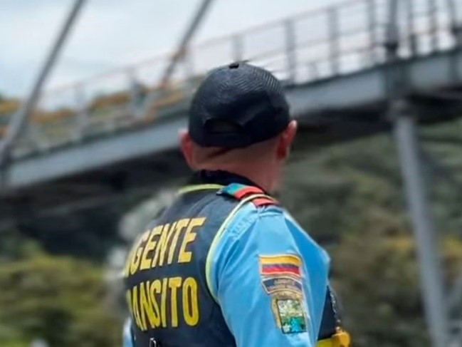 Se instalarán cámaras para sancionar a motociclistas que usen indebidamente los puentes peatonales